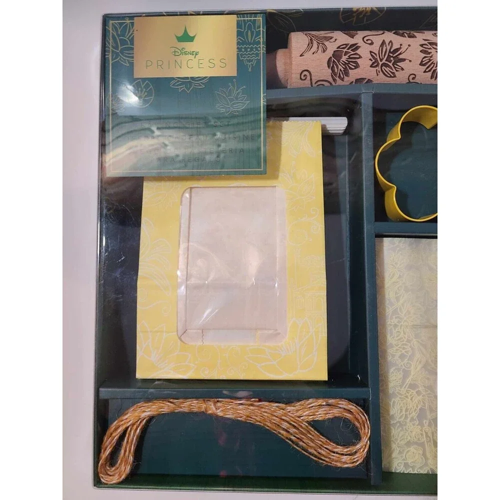 Disney Baking Gift Set Bakeware Roller Pin Cookie Cutters Decorating Tools Tiana